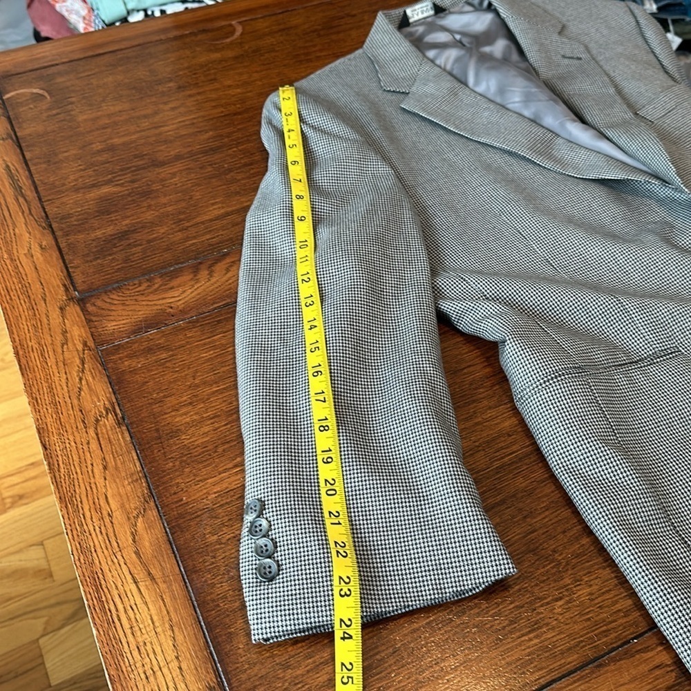 EUC Jos A Bank gray and black check sportcoat size 44 short - Picture 6 of 9